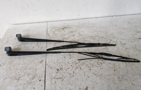 Renault Scenic I Front wiper blade arm