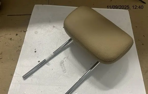 Mercedes-Benz GL X164 Rear seat headrest 