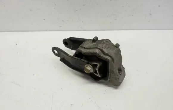 Volvo XC60 Engine mount bracket 30748173 6G926P082LB F7021101