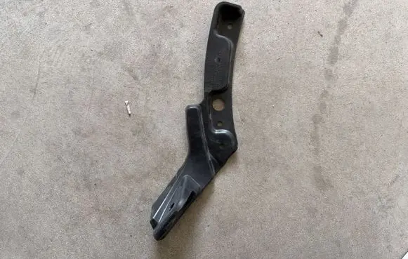 Mercedes-Benz GLC X253 C253 Front bumper mounting bracket A2538857700 MX253AM