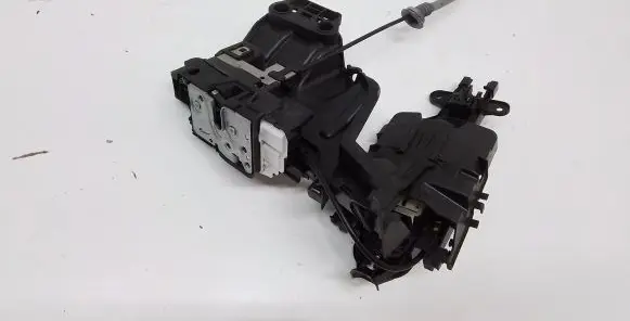 Volvo XC90 Front door lock 31462456