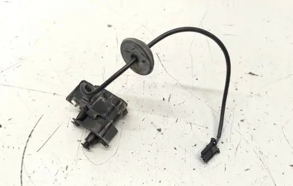 Volkswagen Jetta VI Fuel tank cap lock motor 5C6810773B