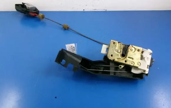 Ford Mondeo Mk III Front door lock XS41-A21813-DE