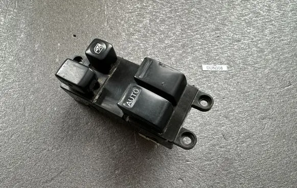 Nissan Patrol Y61 Electric window control switch 25401VC115