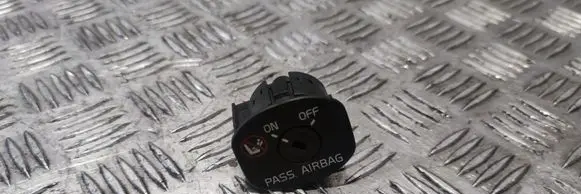 Passenger airbag on/off switch