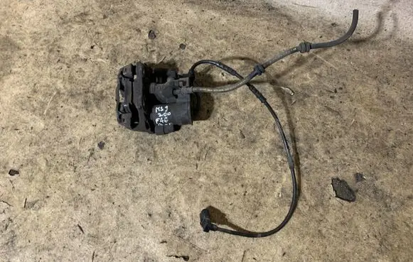 Rear brake caliper