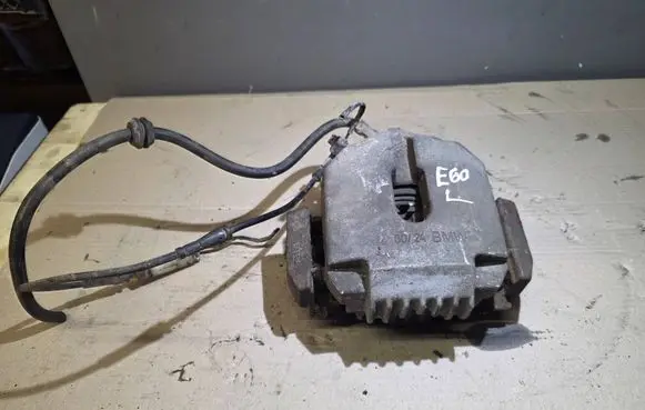BMW 5 E60 E61 Front brake caliper 6763023