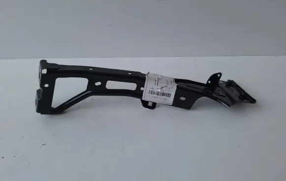 Audi A4 S4 B9 8W Fender mounting bracket 8W6821