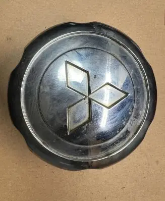 Mitsubishi Pajero Original wheel cap MB816581