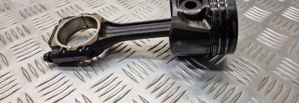 Volkswagen PASSAT B5 Piston with connecting rod