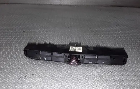 Opel Zafira B Hazard light switch 13100109