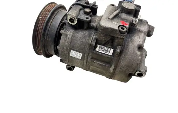 Volkswagen PASSAT B5.5 Air conditioning (A/C) compressor (pump) 8D0260808 4472208180