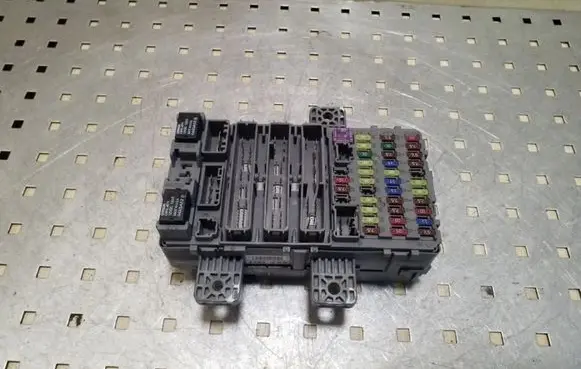 Honda Civic Fuse module 37842RN