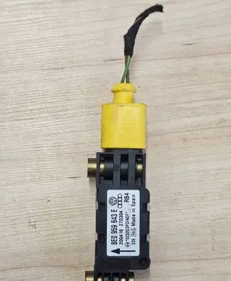 Audi A4 S4 B6 8E 8H Airbag deployment crash/impact sensor 8E0959643E 200416 270304