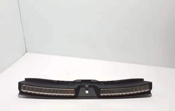 Trunk/boot sill cover protection