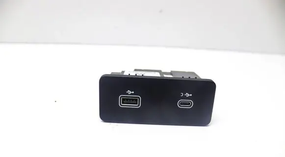 Land Rover Range Rover Sport L461 USB socket connector L8B219E110DD