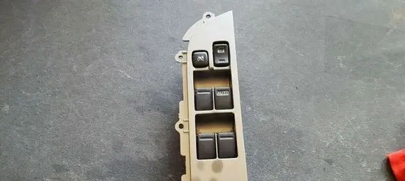 Nissan X-Trail T30 Electric window control switch 80960EQ300X