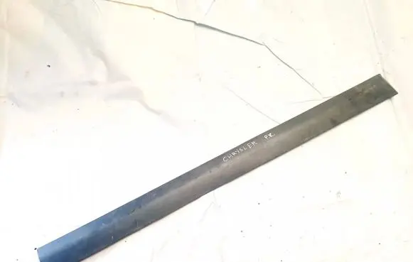 Mitsubishi Space Wagon Front door trim (molding) mb667219 mb667227