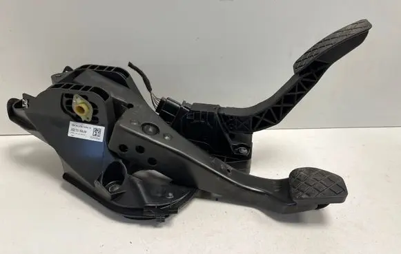 Volkswagen PASSAT B8 Accelerator throttle pedal 5q2721503d 5Q2721058AN