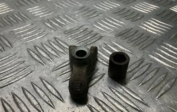 Opel Astra H Fuel Injector clamp holder
