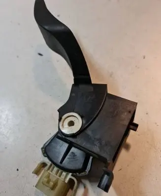 Ford Focus Accelerator throttle pedal 2M519F836AD