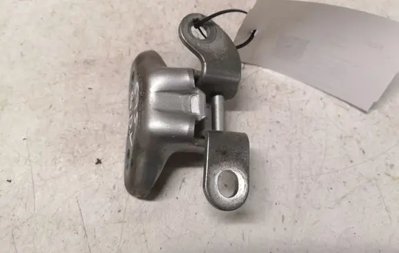 Toyota Avensis T250 Rear door upper hinge