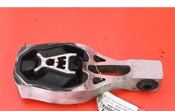 Engine mount vacuum valve