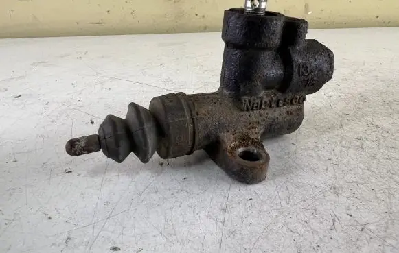 Subaru Outback Clutch slave cylinder 