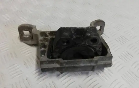 Ford Focus Engine mounting bracket