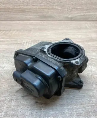 Volkswagen PASSAT B6 Throttle valve 03G131501 216035358