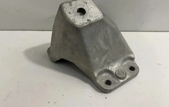 BMW 5 GT F07 Engine mounting bracket 6781242