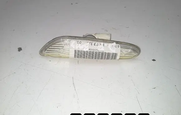 BMW 3 E90 E91 Front fender indicator light # 725332502