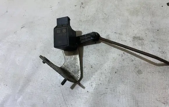 Mercedes-Benz C W203 Headlight/headlamp level sensor a0105427717 0105427717