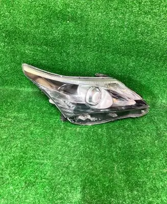 Toyota Avensis T270 Headlight/headlamp 1000017685