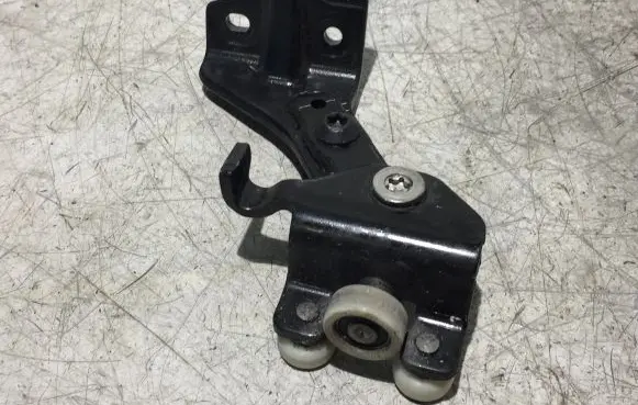 Peugeot Boxer Sliding door upper roller guide/hinge 9033S3