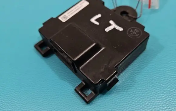 Tesla Model S Central body control module 1069651-00-D IMPRK1412390