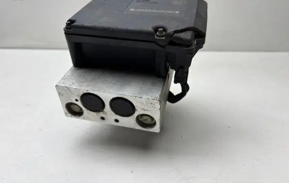 Volkswagen Golf IV ABS Pump 1J0907379Q 1J0614217E