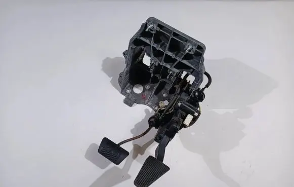Dodge RAM Pedal assembly 04581691