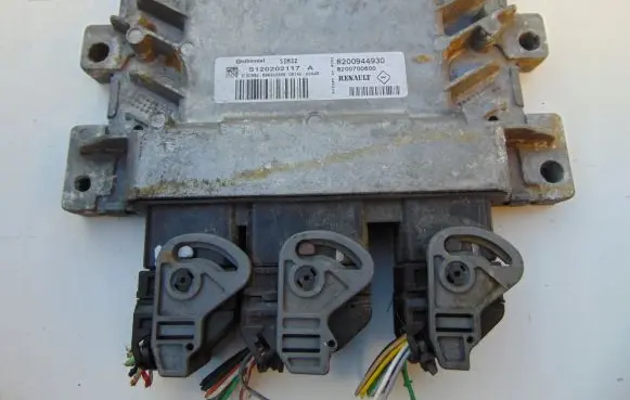 Renault Twingo II Engine control unit/module 8200944930