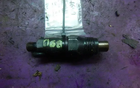 Mercedes-Benz 306 Fuel injector LCR6735203D