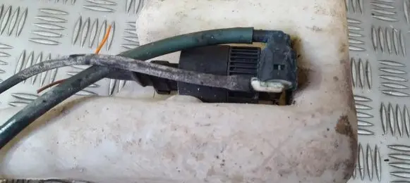 Renault Laguna I Windscreen/windshield washer pump