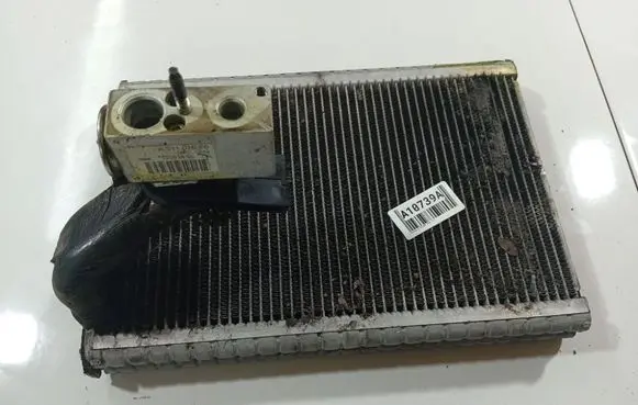 A/C cooling radiator (condenser)