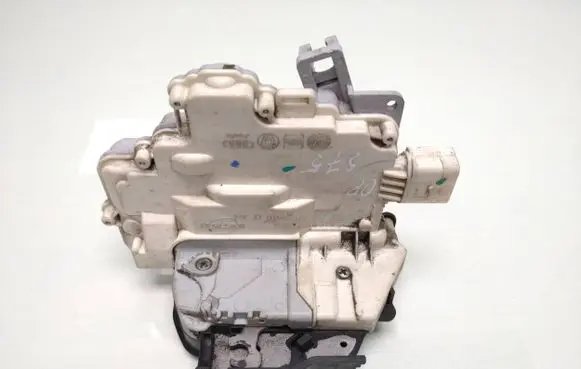 Audi A6 S6 C6 4F Front door lock 4f1837016