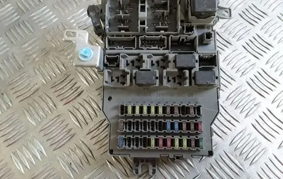 Honda Accord Fuse module A000011 PPGF15 SEFE01LE0