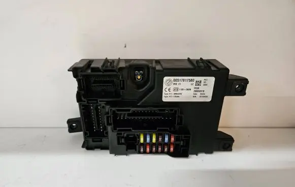 Fiat Punto (199) Fuse module 00517817580 28050016 02183038