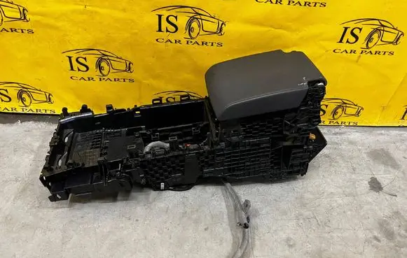 Land Rover Discovery 5 Armrest 