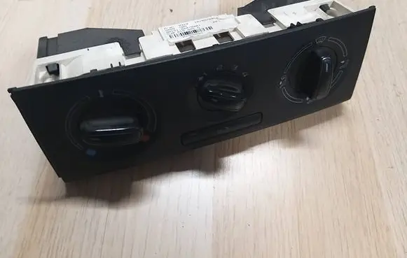 Skoda Fabia Mk2 (5J) Climate control unit 5J0819045D