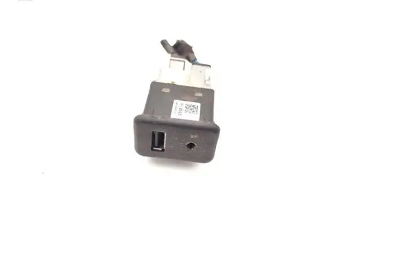 Opel Corsa E AUX in-socket connector 95224941 14925210F