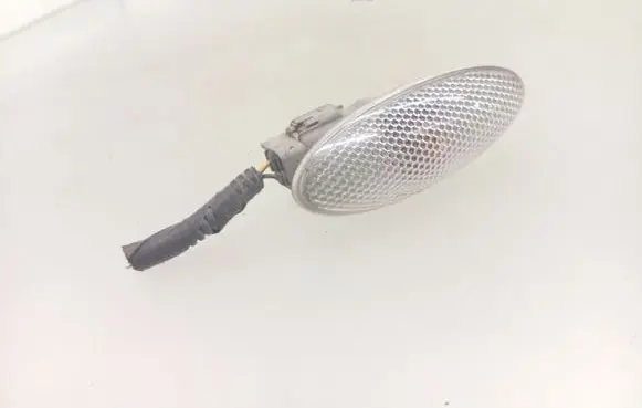 Toyota Auris 150 Front fender indicator light 8173002080