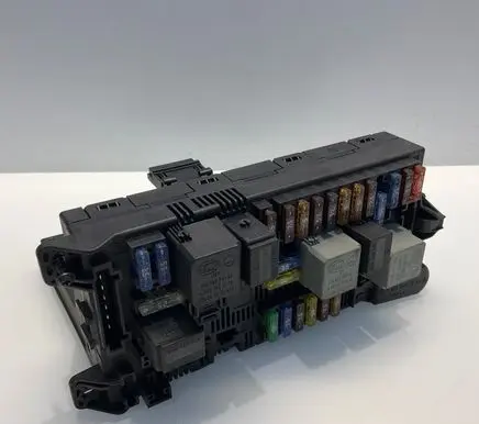 Mercedes-Benz E W211 Fuse module 2115453801 00009481A12 A2115453801